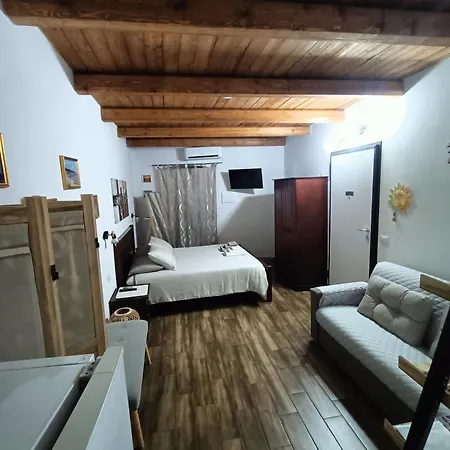 Raggio Di Sole Oda ve Kahvaltı Iglesias